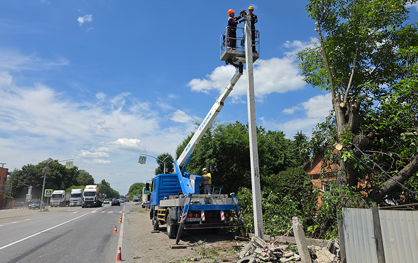 Бліцрепортаж 24.06.2026 р. Понівечений автомобіль, зруйнована опора та додаткова робота для енергетиків